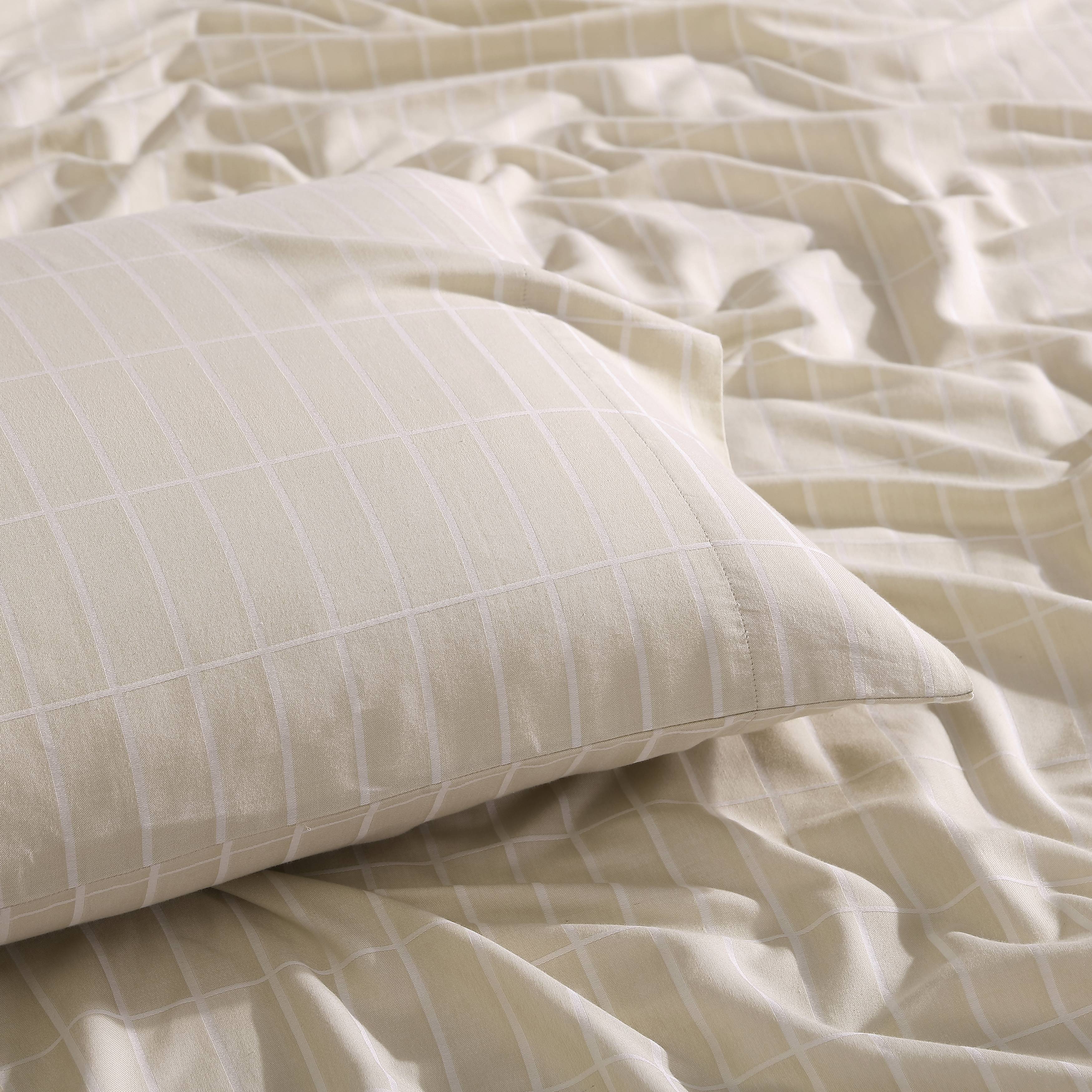 Marimekko Pieni Tiiliskivi Open Light Beige Queen Sheet Set - Image 2